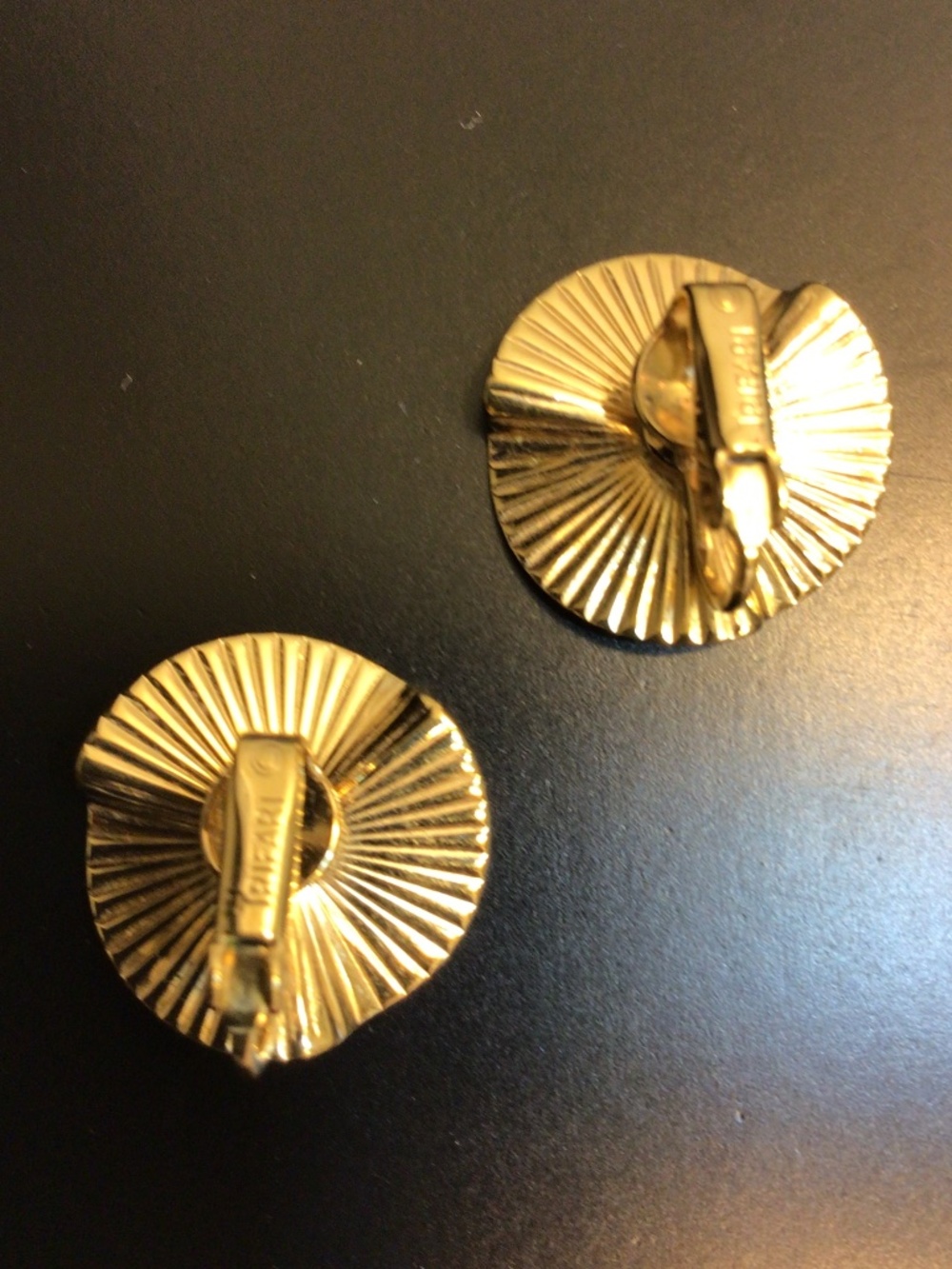 Vintage Trifari Gold Toned Wavy Circle Fan Clip On Earrings Retro Runway Style - Picture 6 of 10